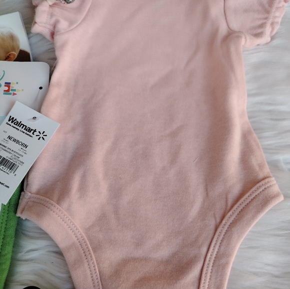 Lots of newborn burp clothes and one pieces - Picture 5 of 7